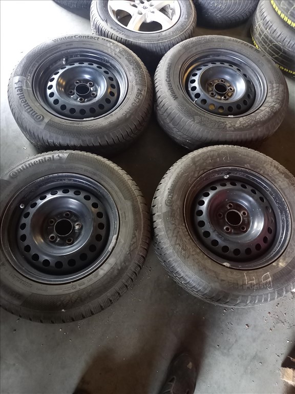  Kia Sportage 5x114.3-as 6,5x16" (gyári felni) lemezfelni 215/70 újszerű Continental téli gumi sxx4 1. kép