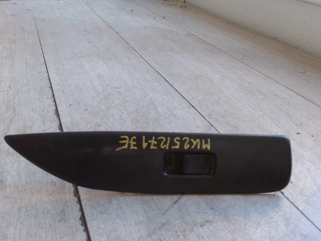SUZUKI SWIFT 96-05 Jobb első ablakemelő kapcsoló 1. kép