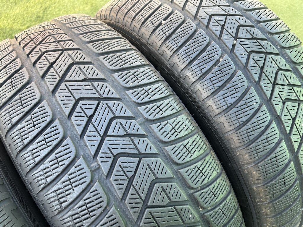 235/65 R18 Pirelli Scorpion téli gumi 5mm 3. kép
