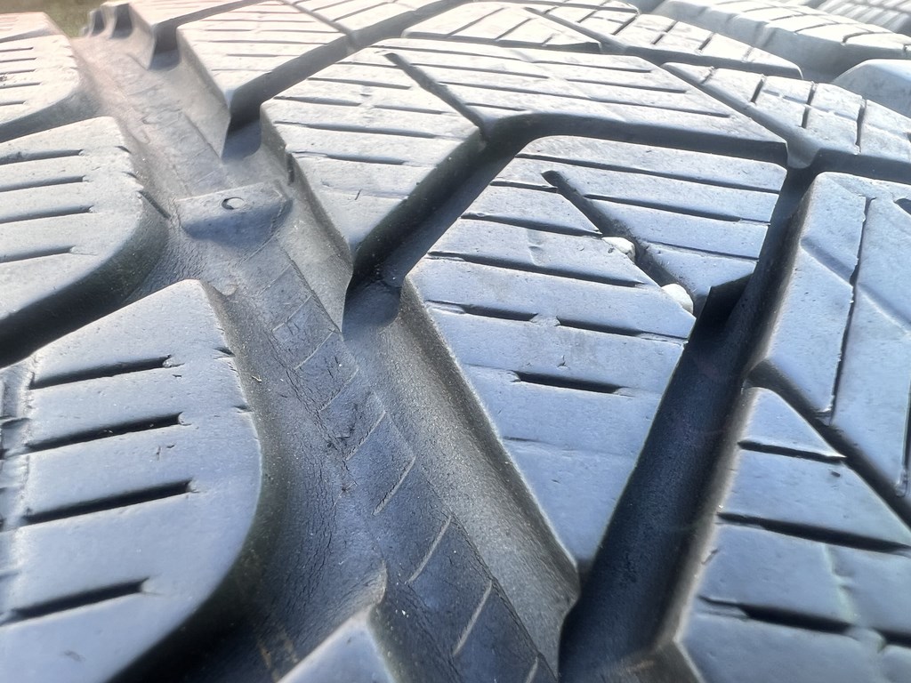 235/65 R18 Pirelli Scorpion téli gumi 5mm 4. kép