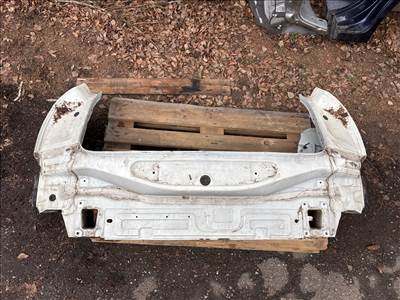 AUDI Q3 8U Hátfal 015593