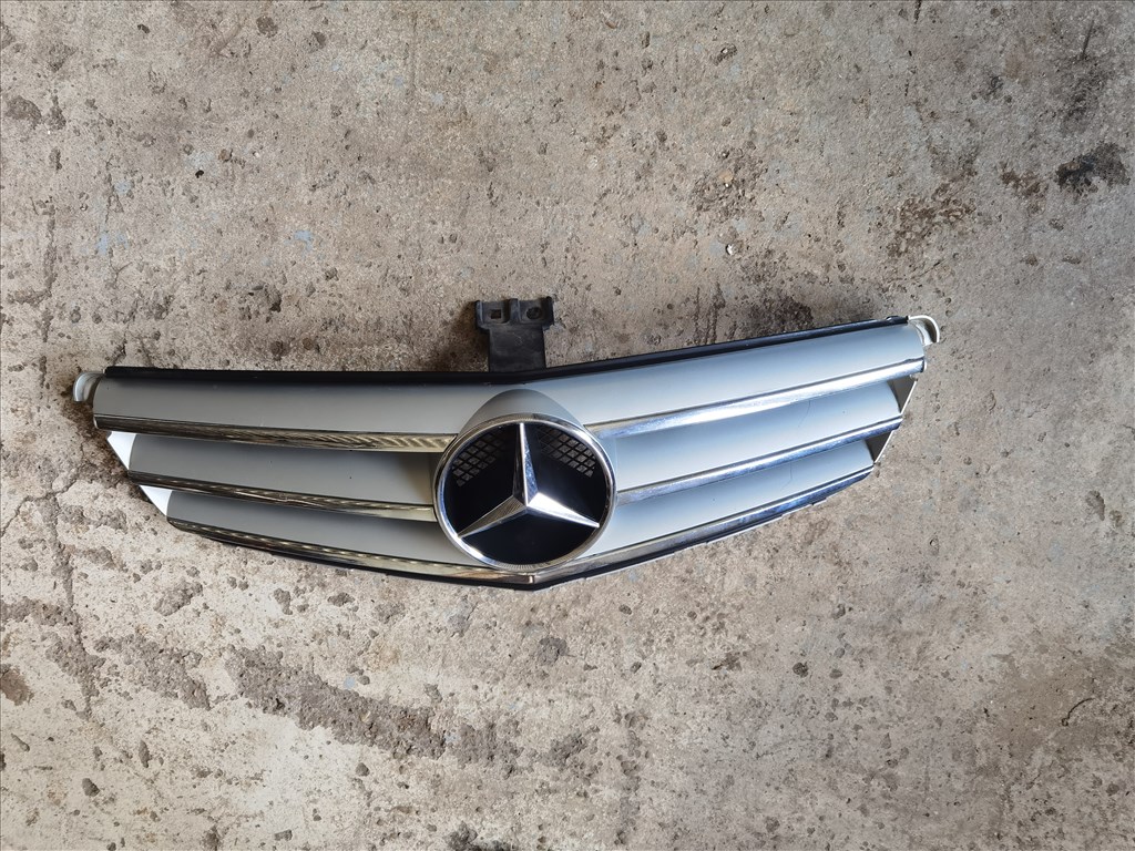 Mercedes C w204 hűtörács Gyári hibátlan! a2048800023 3. kép