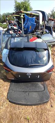 Nissan Juke II Csomagtér ajtó 