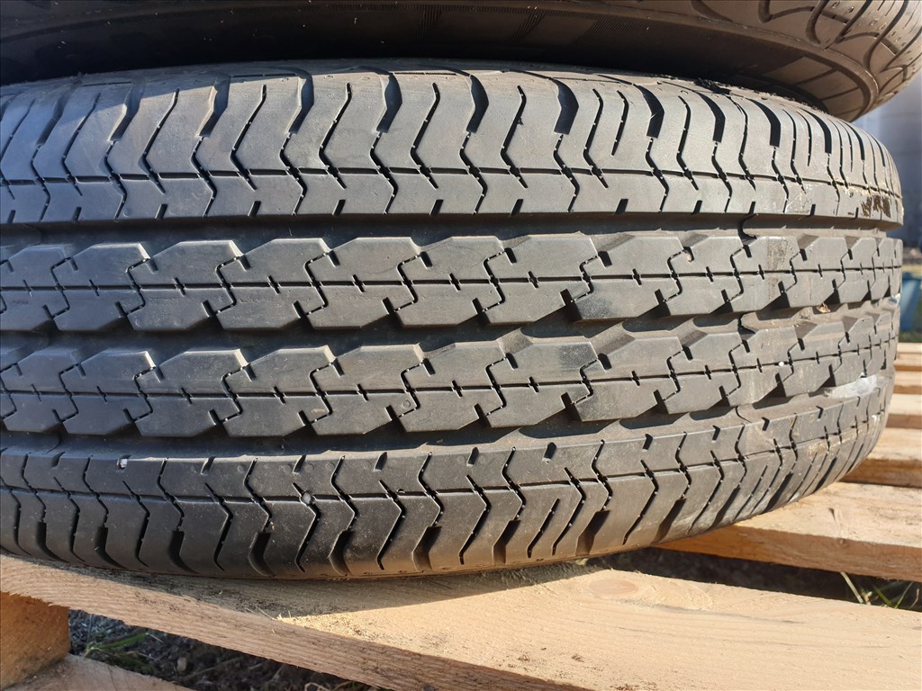  195/60 16C Pirelli Chrono 4. kép