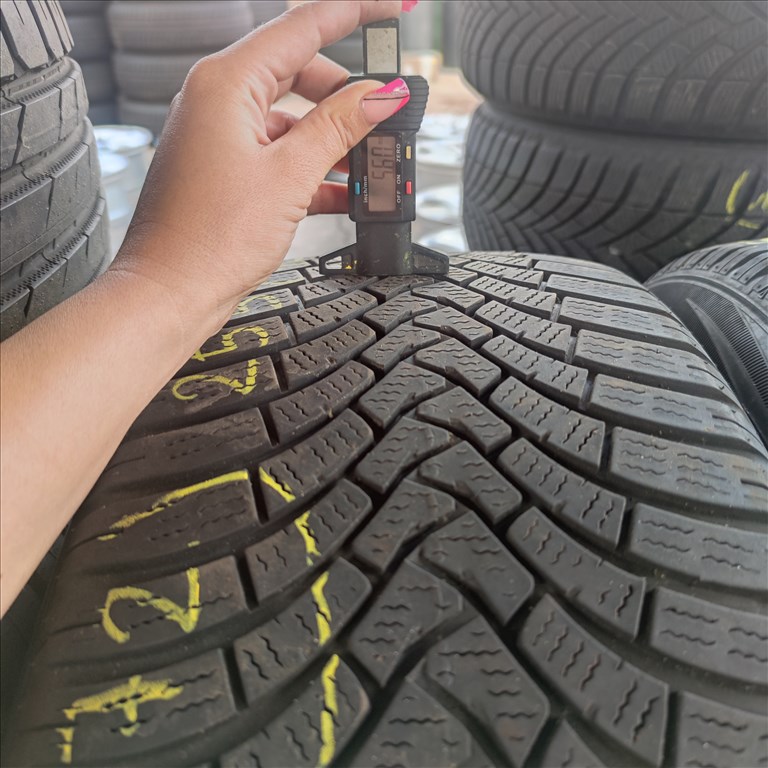  255/45 R20 Falken téli gumi 30000ft a 4db/172/ 1. kép