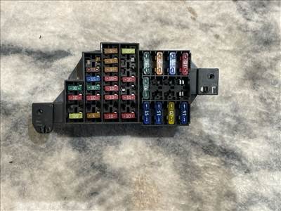 DACIA DUSTER  Biztosítéktábla Utastér