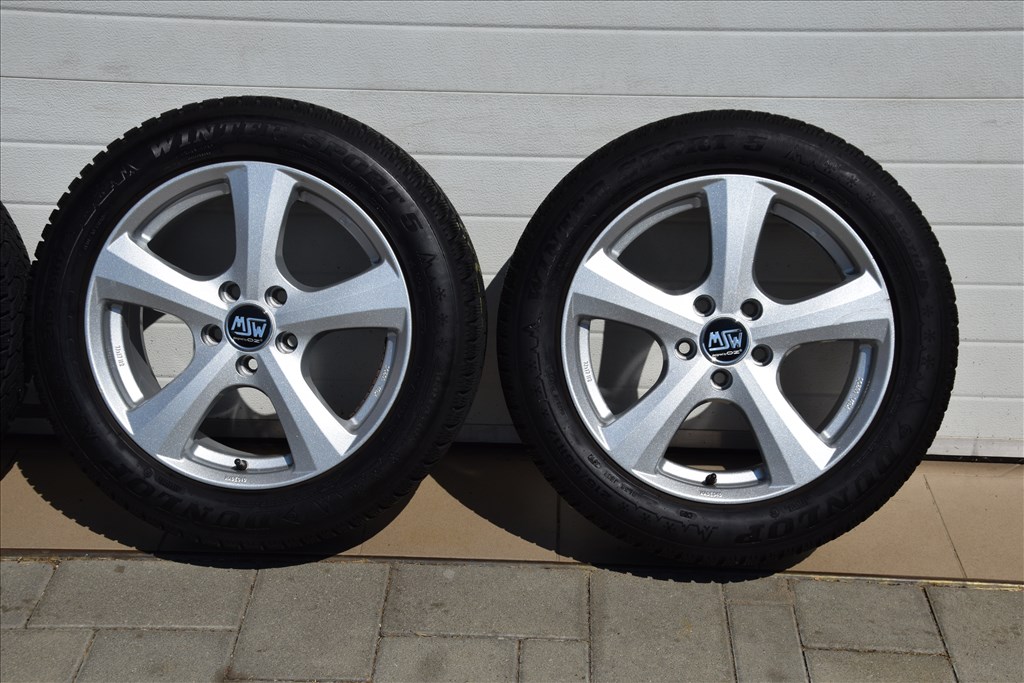  5x114.3 lyukosztású 17" újszerű OZ alufelni, rajta 215/55 újszerű Dunlop téli gumi gumi  3. kép
