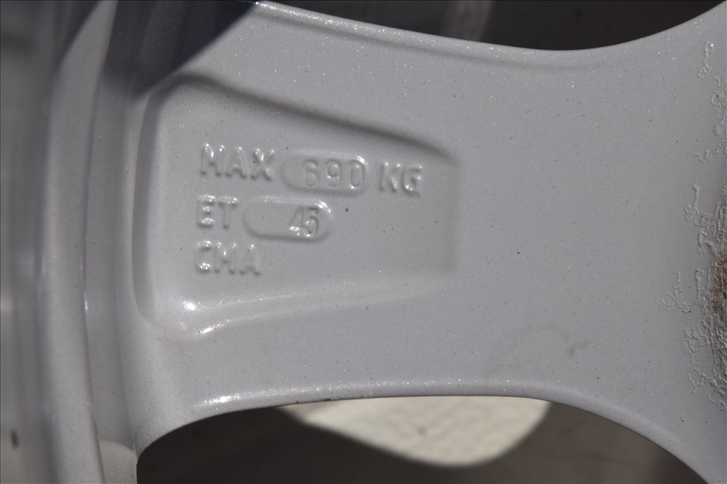  5x114.3 lyukosztású 17" újszerű OZ alufelni, rajta 215/55 újszerű Dunlop téli gumi gumi  4. kép