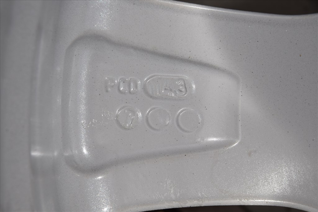  5x114.3 lyukosztású 17" újszerű OZ alufelni, rajta 215/55 újszerű Dunlop téli gumi gumi  5. kép