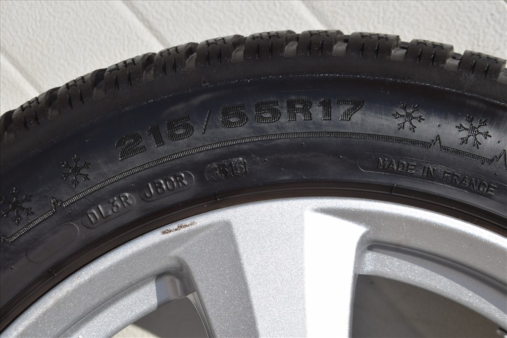  5x114.3 lyukosztású 17" újszerű OZ alufelni, rajta 215/55 újszerű Dunlop téli gumi gumi  10. kép