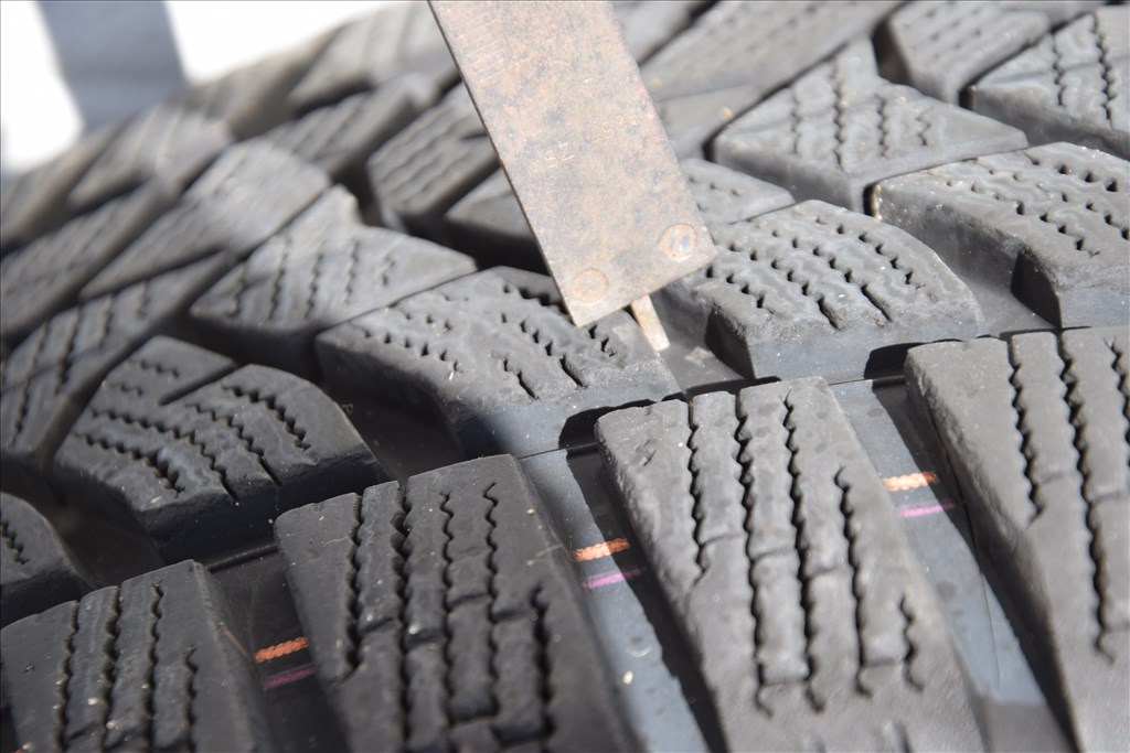  5x114.3 lyukosztású 17" újszerű OZ alufelni, rajta 215/55 újszerű Dunlop téli gumi gumi  15. kép