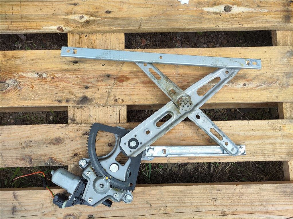 Hyundai i20 (PB) bal első ablakemelő szerkezet motorral  988101j100 2621004680 4. kép