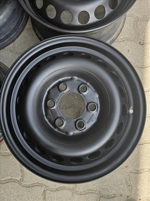  6x130 lyukosztású 6,5JJ 16" újszerű (gyári felni) lemezfelni 2. kép