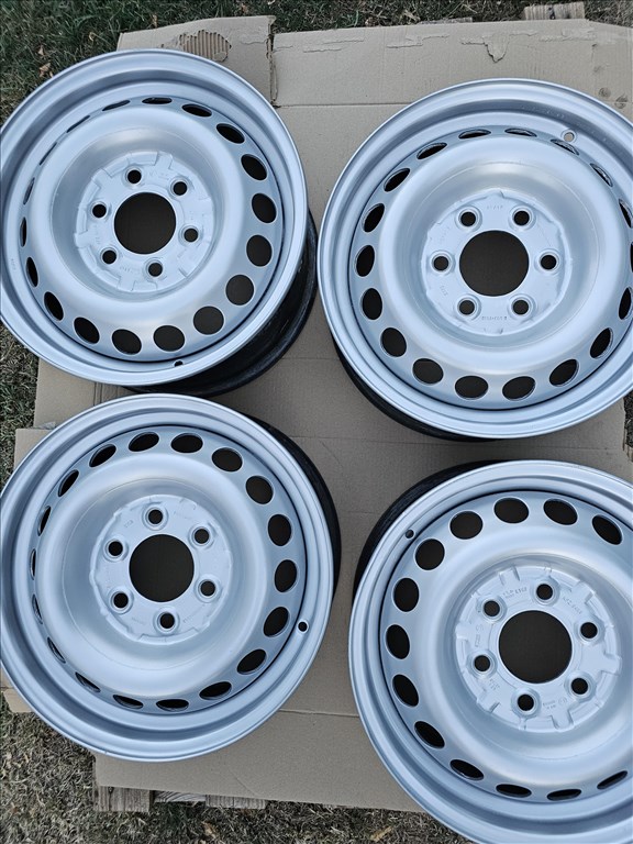  6x130 lyukosztású 6,5JJ 16" újszerű (gyári felni) lemezfelni 3. kép