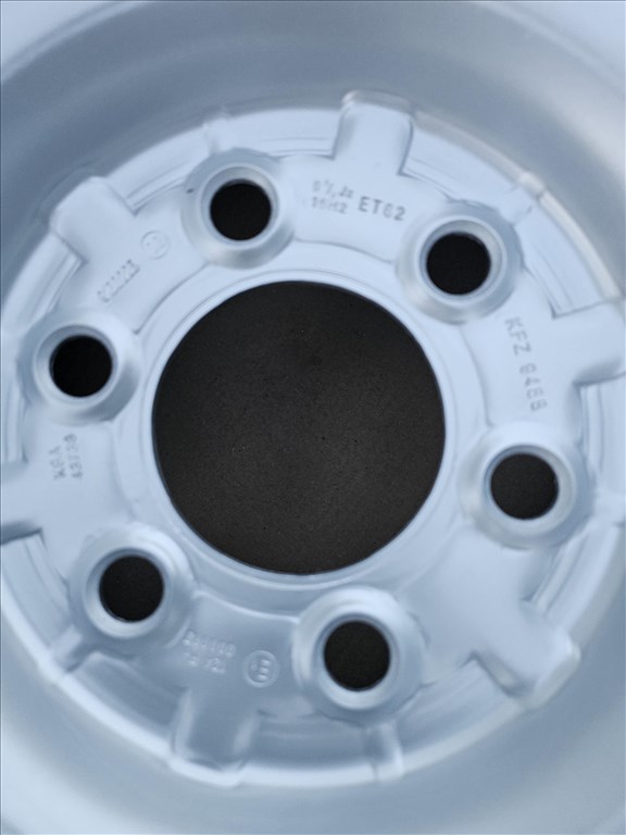  6x130 lyukosztású 6,5JJ 16" újszerű (gyári felni) lemezfelni 5. kép