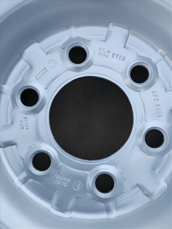  6x130 lyukosztású 6,5JJ 16" újszerű (gyári felni) lemezfelni 6. kép