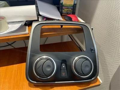 DACIA SANDERO II  Rádió / CD Keret