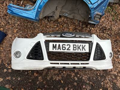 FORD FOCUS III  Első Lökhárító (Részeivel)