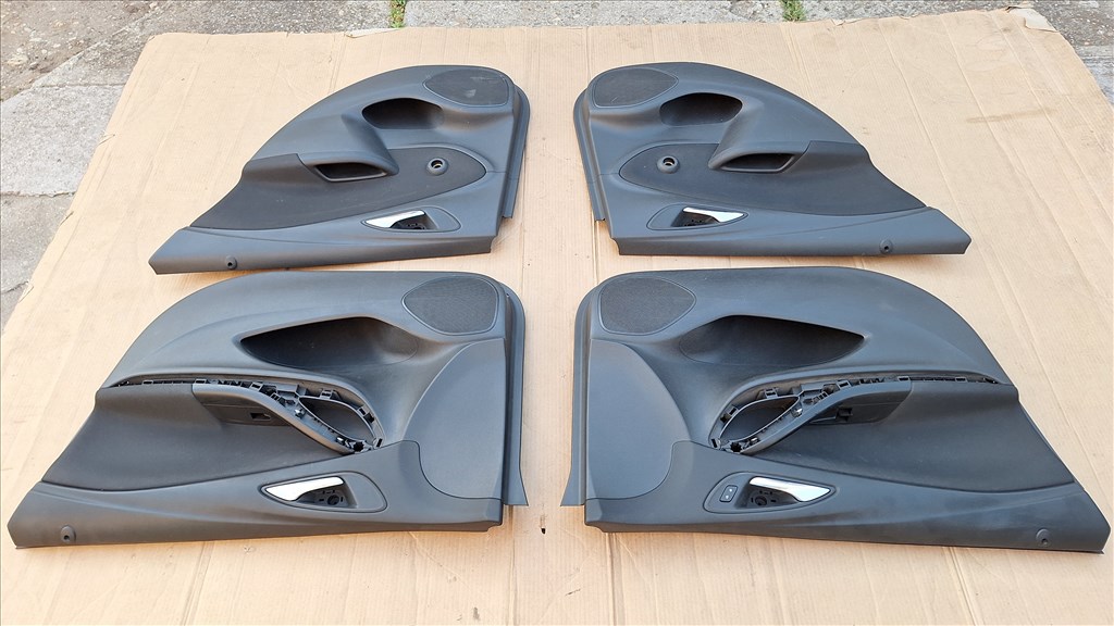 Opel Astra K kombi ajtókárpit  2. kép