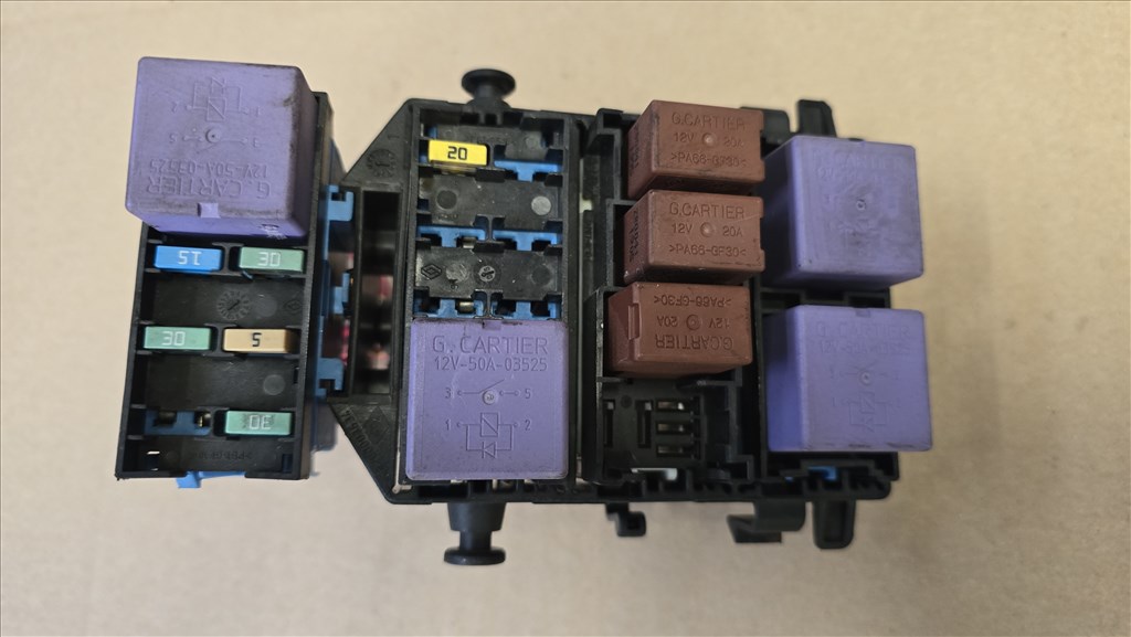 Renault Espace IV 1.9 dCi utastér biztosítéktábla 1. kép