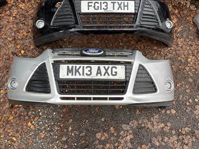 FORD FOCUS III  Első Lökhárító (Részeivel)