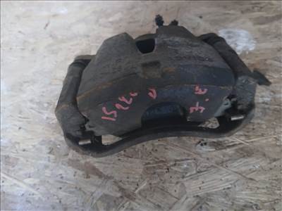 Lexus IS 220d jobb első féknyereg 