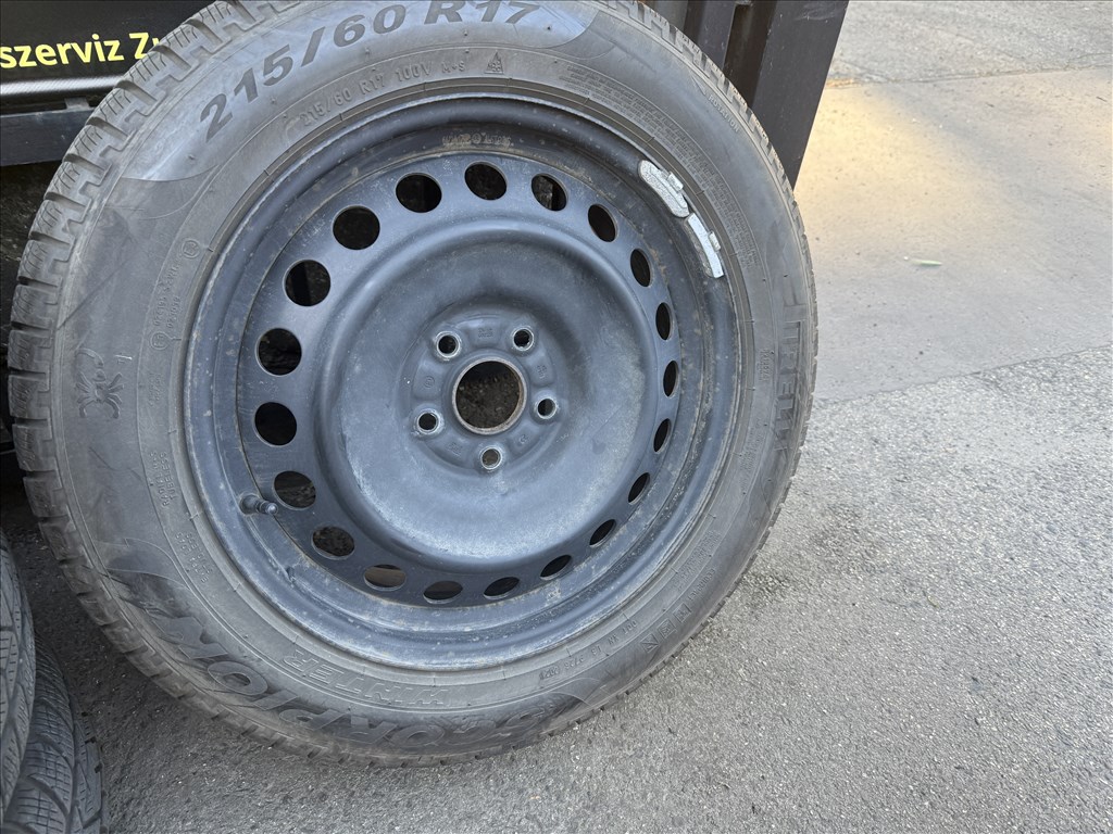 Toyota CHR gyári 17"-os téli szett eladó 2. kép