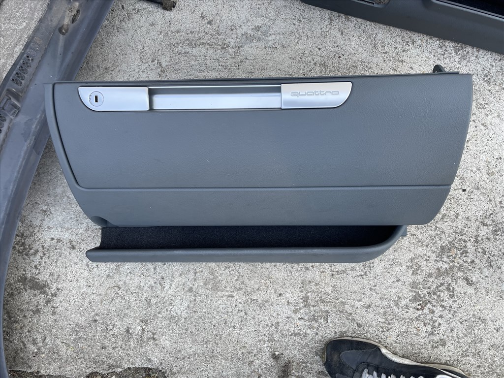 Audi tt Kesztyutarto 8n mk1 fekete szürke  2. kép