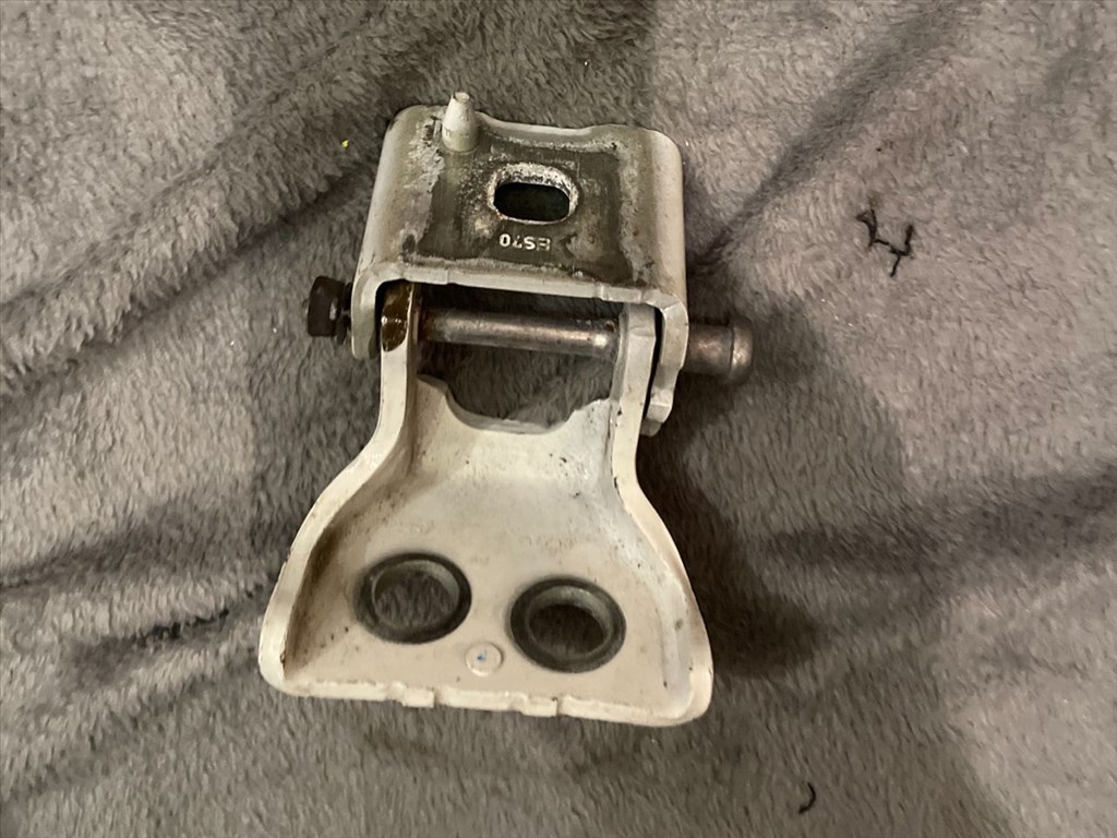 CITROËN C4 Picasso I UD_ Jobb hátsó Alsó Zsanér 2. kép