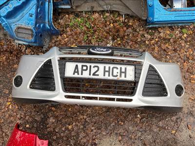 FORD FOCUS III  Első Lökhárító (Részeivel)