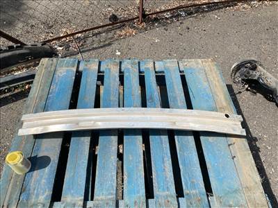 AUDI Q5 8R Hátsó Lökhárító Merevítő (Fém) 014181