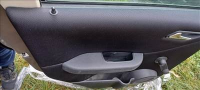 Mercedes A 150 W169 jobb hátsó ajtókárpit 
