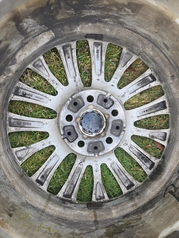  5x112 lyukosztású 8JJ 18" használt (gyári felni) alufelni, nem hegesztett, nem babrált! 2. kép