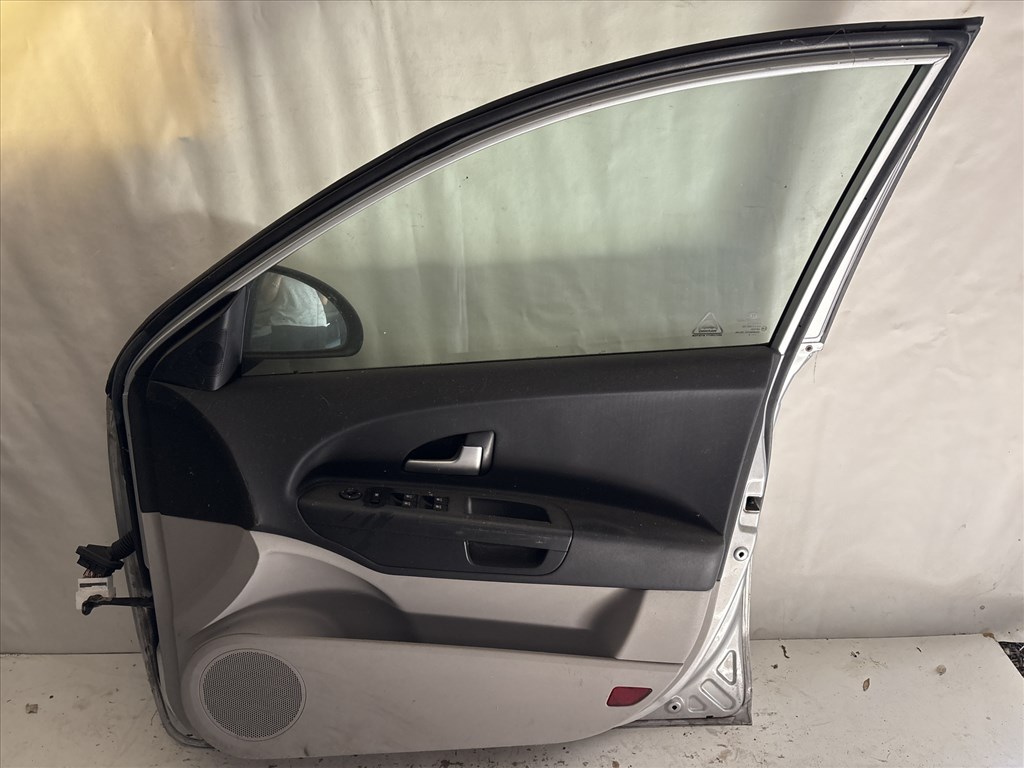 13673 Kia Ceed I. 2006-2009 Jobb első  Ajtó   Szürke 4. kép