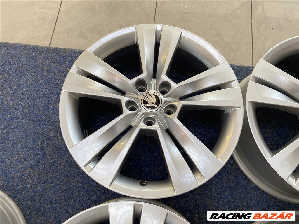 (3715)  Skoda 18 gyári alufelni felni, 5x112, Kodiaq Octavia 7. kép