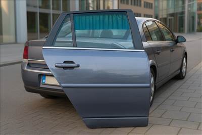 Opel Vectra C jobb hátsó ajtó komplett, karcos, kis horpadás 93175840