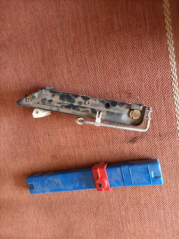 BMW 320 E46 Bmw E46 320D gyári emelő+háromszög 2. kép