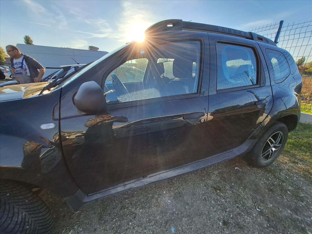 Bontásra: Dacia Duster I Facelift 2015 alkatrészei, karosszéria elemei uu1hsdcl653207960   9k-612-r330433 3. kép
