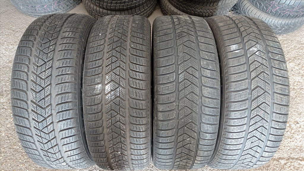  235/6018" használt Pirelli téli gumi gumi 1. kép