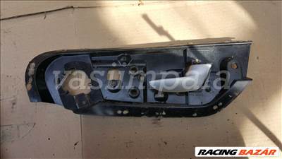 Volvo 8693727 S60 V70 XC70 jobb első belső ajtókil