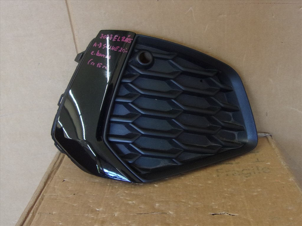 AUDI A3 S-Line jobb első lökhárító rács 2021-  8Y0807682B 1. kép