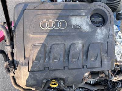 AUDI Q3 8U Felső Motorburkolat 016235