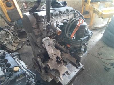 AUDI A4 01-04 Motor, diesel fűzött blokk hengerfejjel