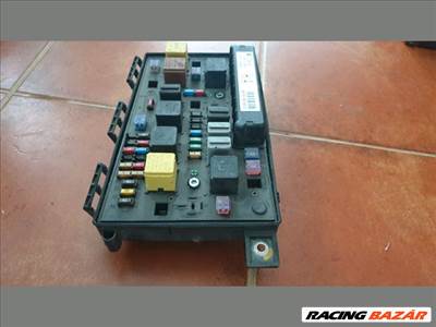 Opel Astra H, Opel Zafira B Biztosítéktábla HA 13206753