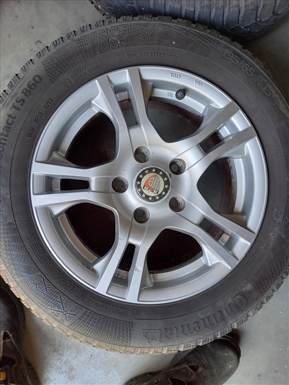  5x114.3-as 6.5x15" használt Platin alufelni, rajta 195/65R15 használt Continental téli gumi sxx4 3. kép