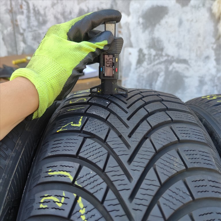  215/55 R17 Maxxis téli gumi 83000ft a 4db/122/ 2. kép