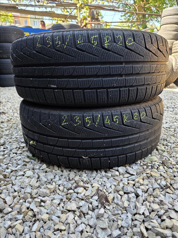  235/4520" újszerű Pirelli sottozero téli gumi  1. kép