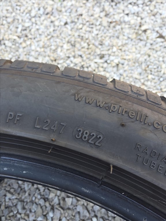  235/4520" újszerű Pirelli sottozero téli gumi  2. kép