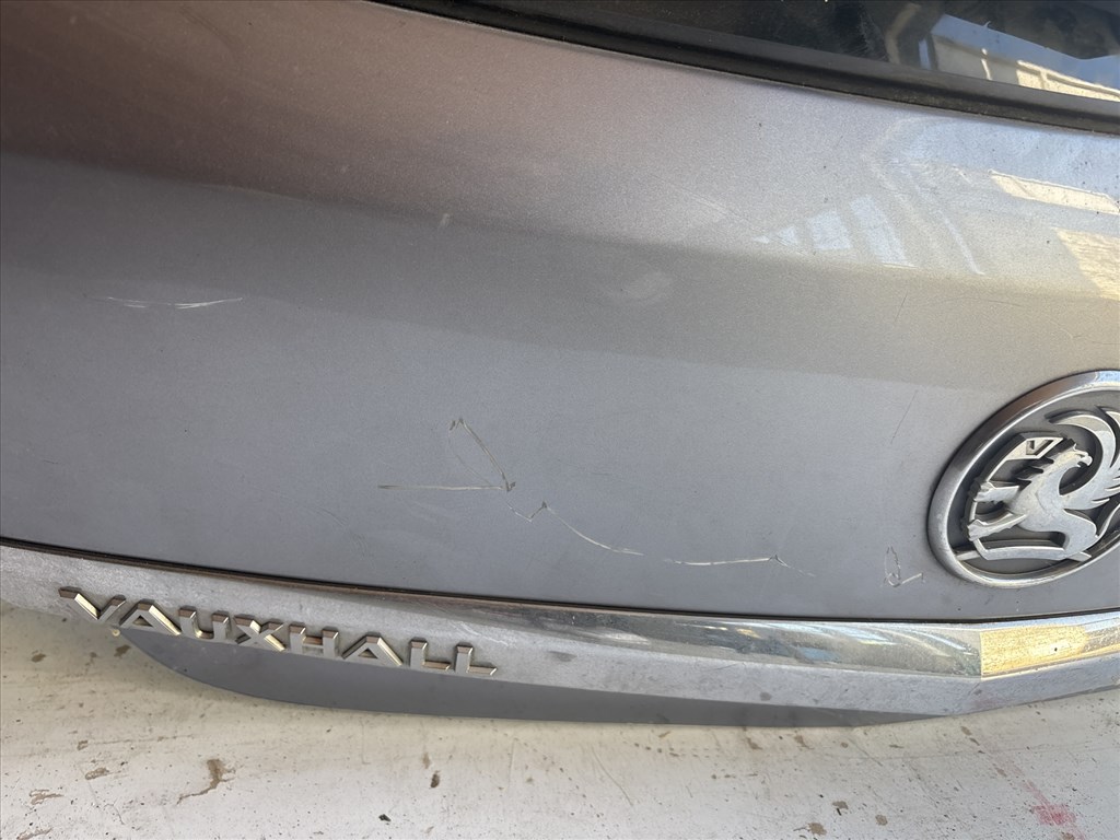 13061 Opel Astra H Csomagtérajtó Z163 Ezüst 5 ajtós 4. kép