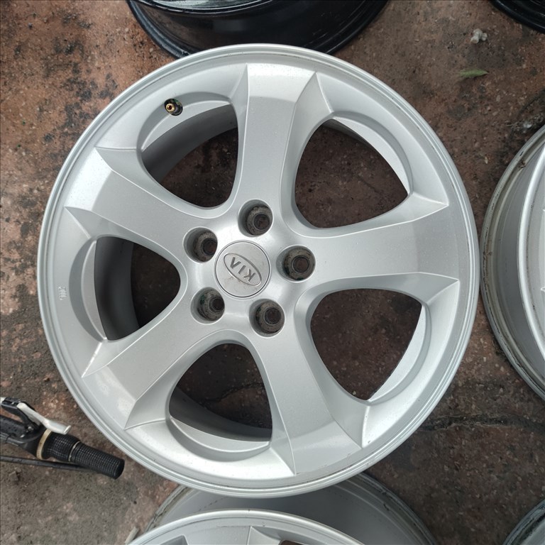 5x114,3 17 Gyári Kia alufelni 120000ft a 4db/111/ 1. kép